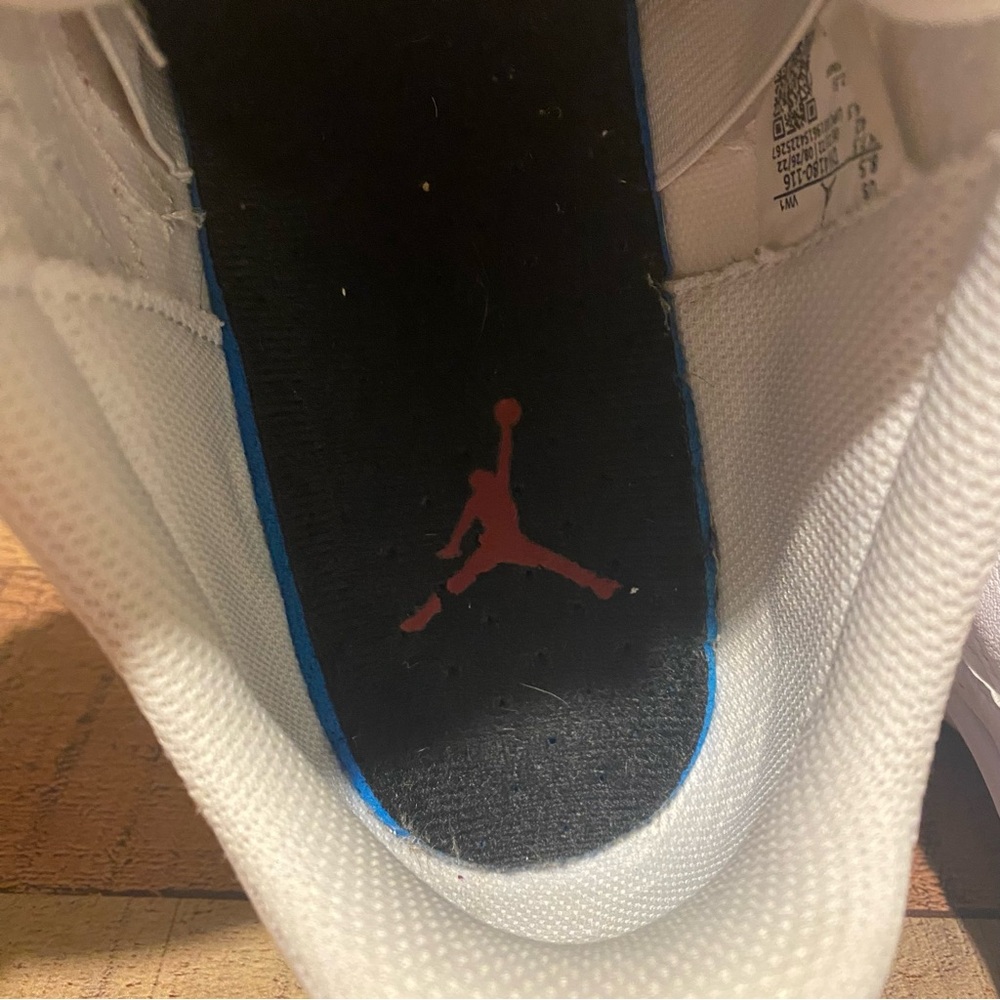 Jordan 11 CMFT Low - Picture 9 of 9
